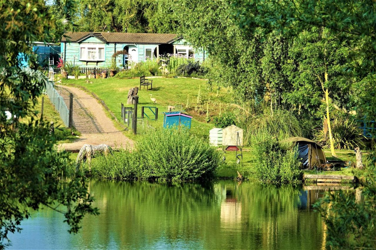 Lakeland Lodge With Private Hot Tub And Fishing Hatfield Peverel Exterior photo